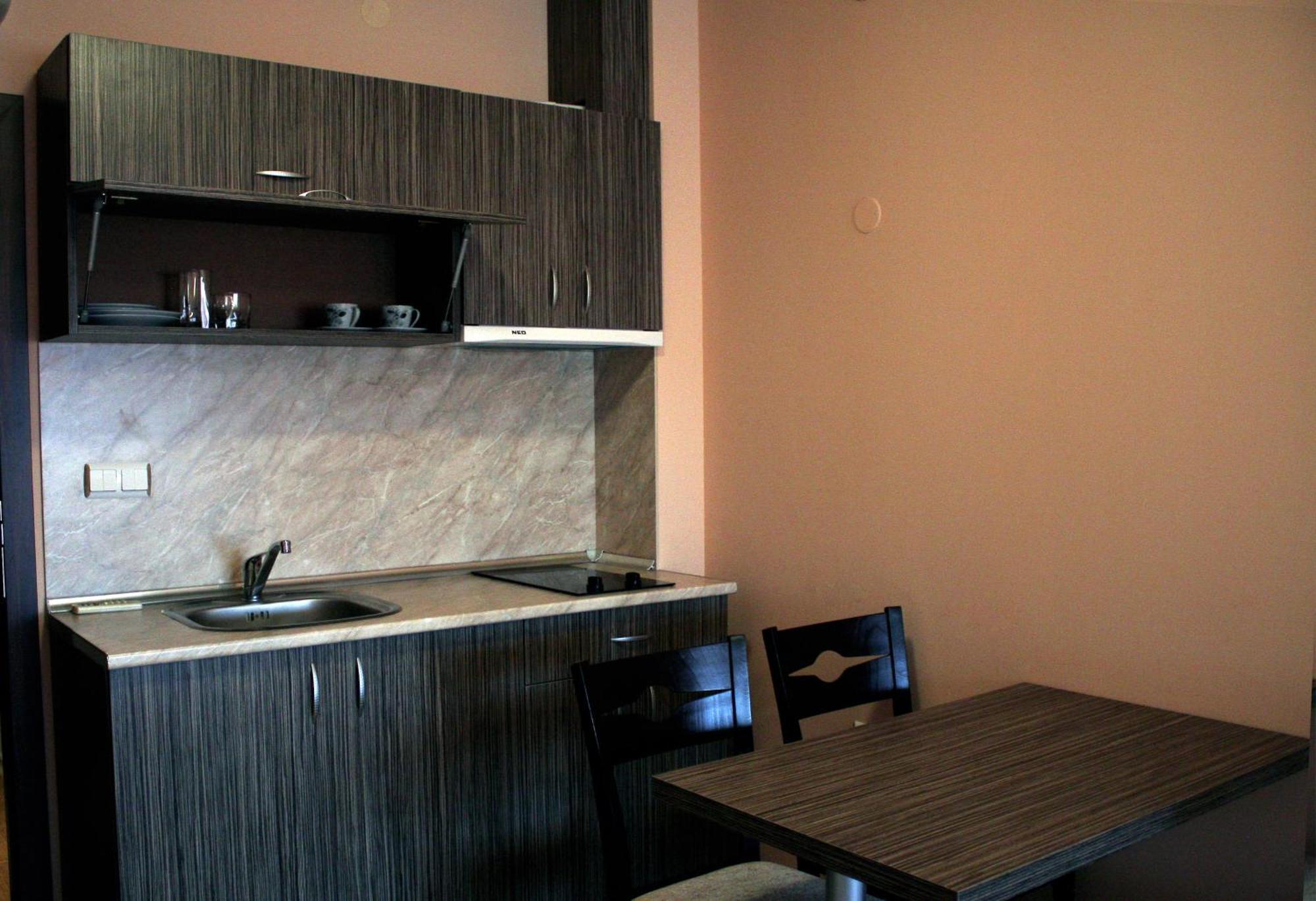 Aparthotel Pine Hills ปอมโปโรโว ภายนอก รูปภาพ
