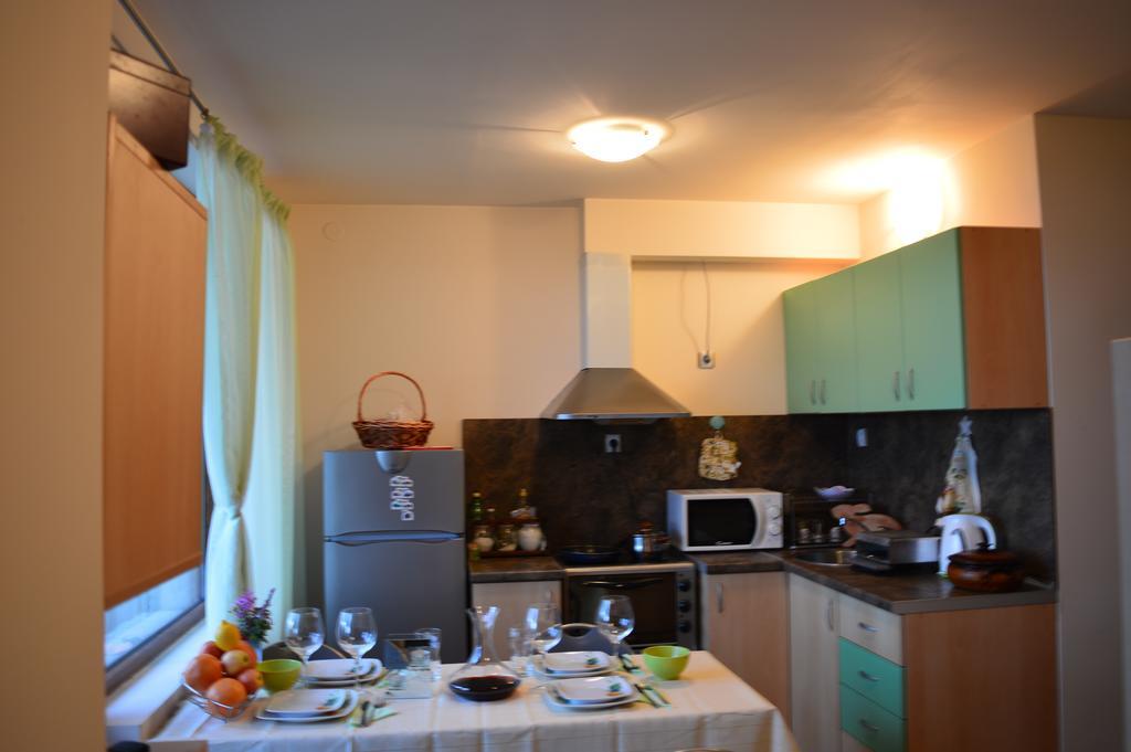 Aparthotel Pine Hills ปอมโปโรโว ภายนอก รูปภาพ